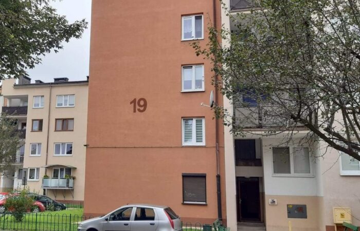 Sikorskiego 19 - malowanie klatki schodowej
