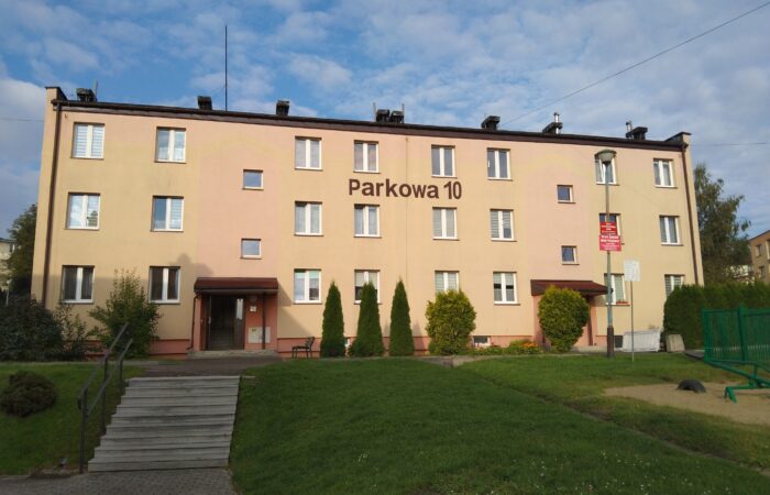 Parkowa 4-10 - Biecz - położenie nawierzchni asfaltowej na parkingu